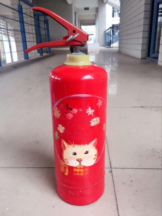 报废灭火器着新衣 为南邮同学们的创意点赞