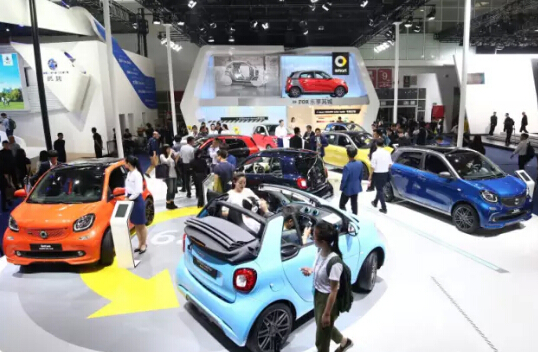 北京车展梅赛德斯-奔驰携超强阵容亮相_南京汽