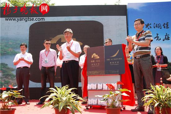 两本旅游护照到手景区免费游