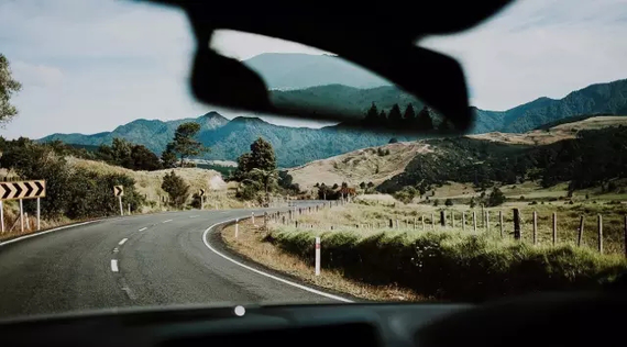 新一代梅赛德斯-奔驰GLE SUV带你去远方_南京汽车网