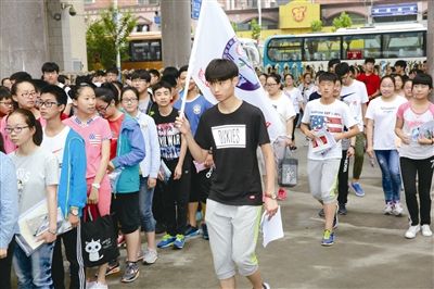 南通海门中考拉开帷幕 首日六个考点秩序井然