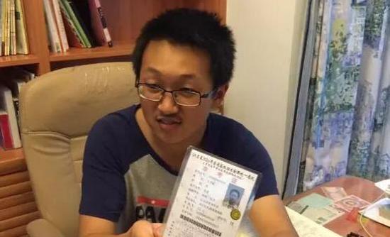 理科第一名：王书帆，总分424，江苏省震泽中学