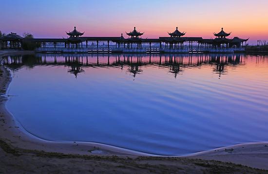 秀美金沙湖 中国第一淡水沙滩浴场_新浪江苏_新浪网