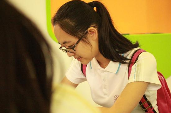 7月8日八点半，第六届江苏书展在扬州国际展览中心开展。