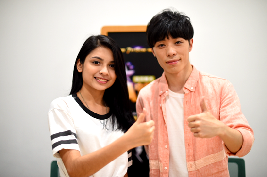 "新歌声"首期学员李佩玲、杨搏昨来宁_新浪江苏_新浪网