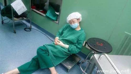 江苏很多妈妈冒死生二胎 一晚两位产妇大出血