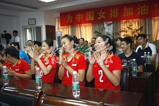 南京市委市政府电贺南京女排运动员勇夺奥运桂