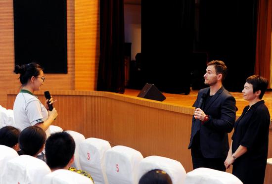 同学向Kevin Bennet提问