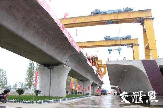 盐徐高铁盐城段箱梁架设启动 巨无霸箱梁开铺