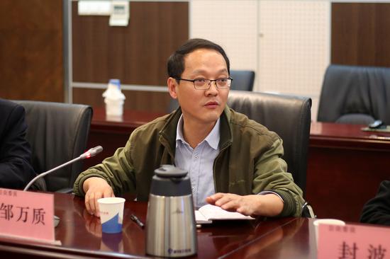 公众委员邹万质