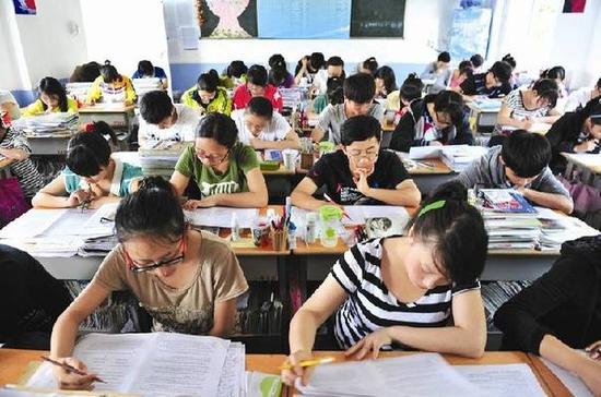 江苏一学校违规招生 500多名学生无法报名高考