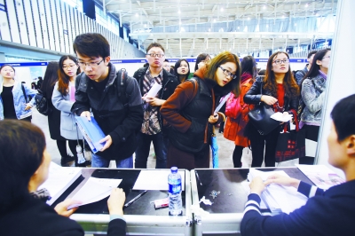 医药类专场招聘会用人单位需求旺 国企豪气招