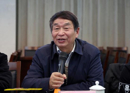 公众委员屈德海