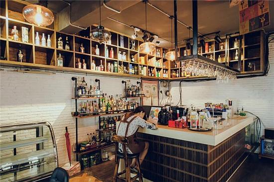 南京这家咖啡馆居然还能打羽毛球,锻炼身体也