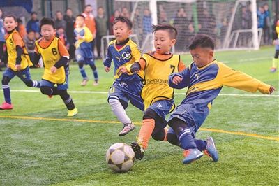 苏超青少年足球赛决赛在南京上演 33支球队参