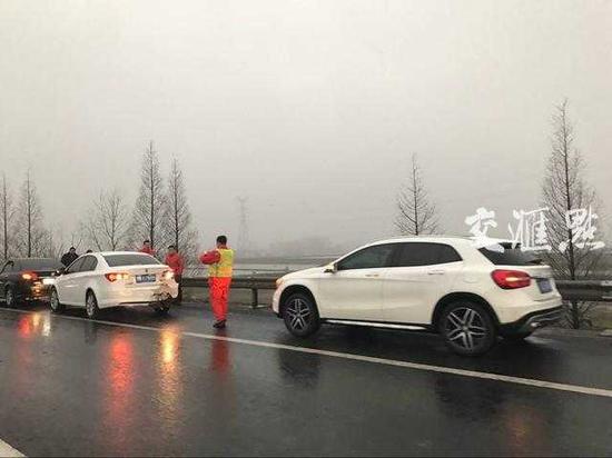 京沪高速江苏段1公里发生五起追尾 幸无人员伤