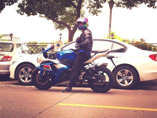 南京摩托车牌照飙涨至5万 玩家照买单:就为玩