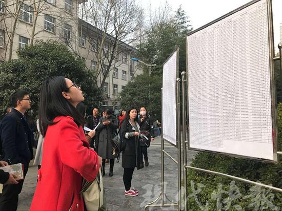 江苏今年近三十万人参加公务员笔试 4月将公布