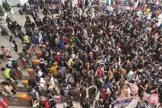 清明小长假首日出门堵堵堵 交警建议:尽量提前