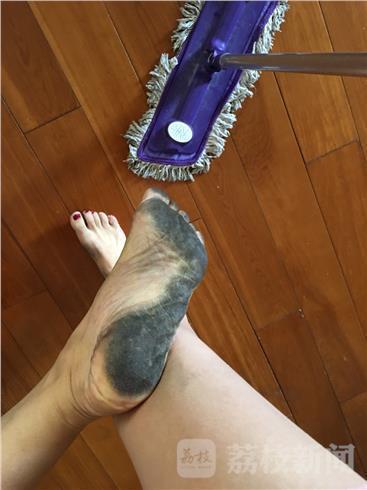 南京一公司拆除厂房黑烟笼罩 附近小区黑尘遍