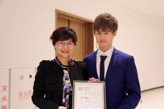 专访张浩天：在古典与时尚间寻找平衡的钢琴王子