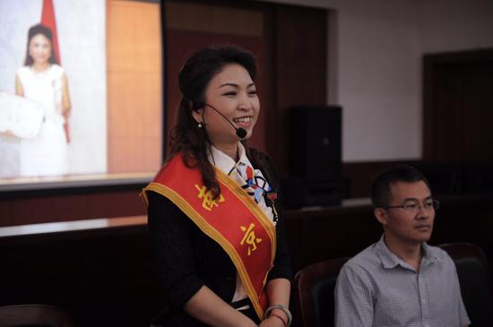 点钞女神陶萍:单指单张每分钟3万块 坚持只为