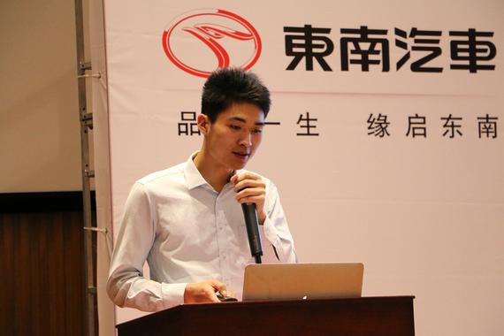 东南(福建)汽车工业有限公司苏南区域经理余兆佳先生讲解团购优惠政策