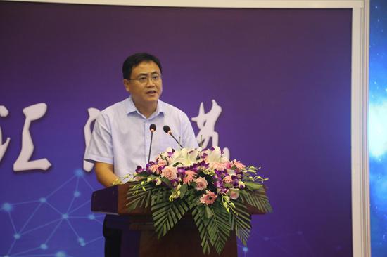 千亿盛宠闪婚老公_gdp千亿俱乐部(3)