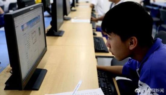 老师擅改志愿中考700分只能上职高 官方:尽量