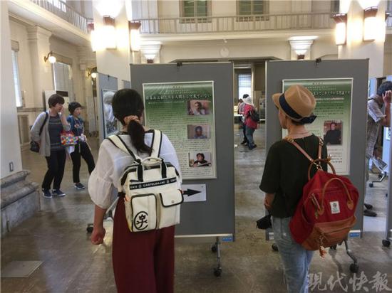广岛市民在参观南京大屠杀史实展