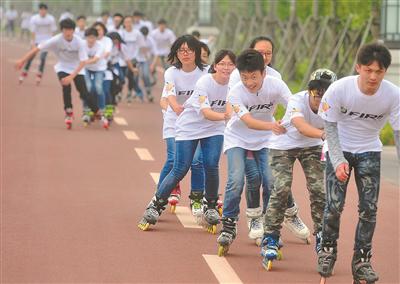 轮滑人口_轮滑图片卡通