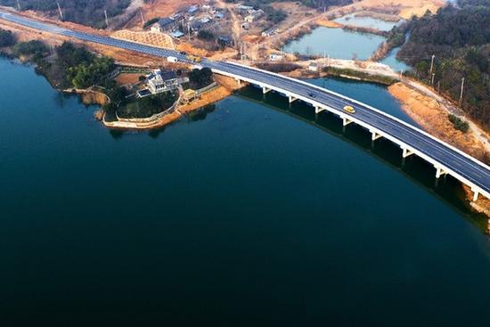 句容:全面对标苏南 勇当宁镇扬一体化先行军