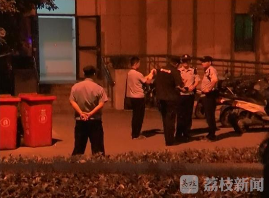 南京江宁区东善桥男子高楼坠亡 警方介入调查