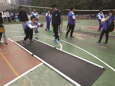 学生贴二维码闯关 金中首次将高科技用于体质测试_新浪江苏_新浪网