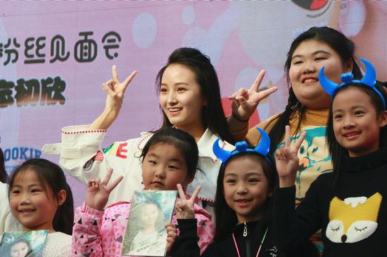 童星牛欣欣出道十周年南京见面会现场火爆