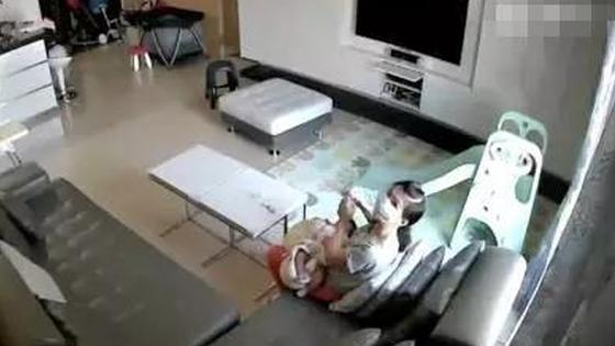 保姆偷喝女主人母乳:我贫血 需要补一补