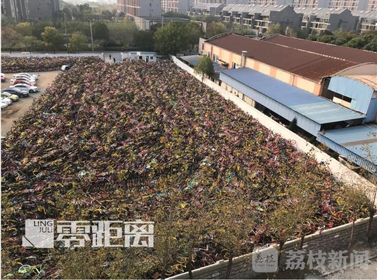 南京江宁上万僵尸单车堆成山 场面壮观
