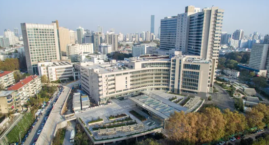 江苏省人民医院新大楼门诊启用 可以微信挂号