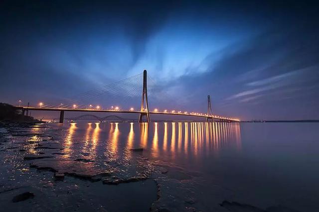 江苏建了那么多大桥隧道 为何过江拥堵又成常态？