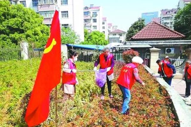 八旬"环保愚公"上街捡垃圾