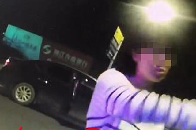 嫌滴滴司机技术糙 女子越位驾驶被查