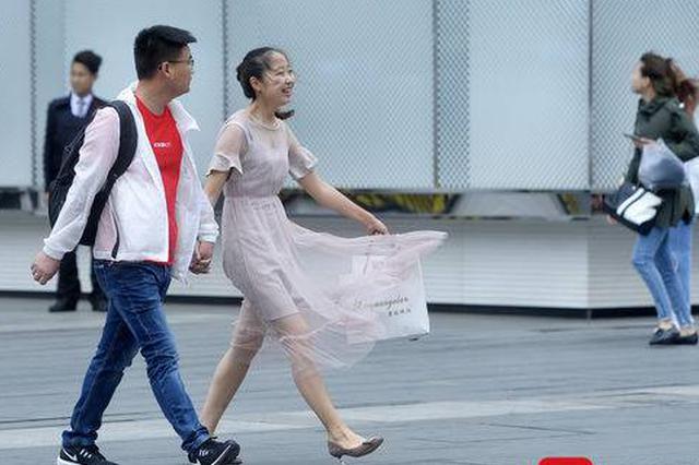 暴雨送走小长假 南京2号风大降温最低温13℃