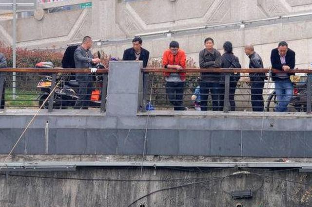 因为“嘴馋” 男子禁渔期内非法捕鱼被抓