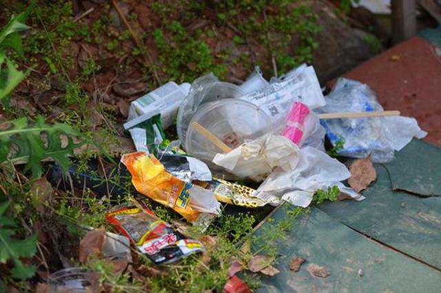 南京网红"爱情隧道"节后热度不减 垃圾成堆