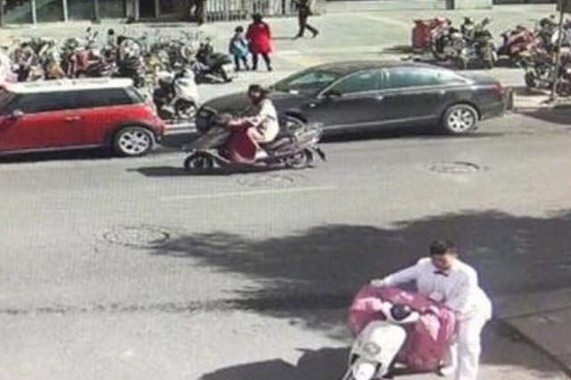 老外偷电动车被抓现行 称是因为出现了"幻觉"