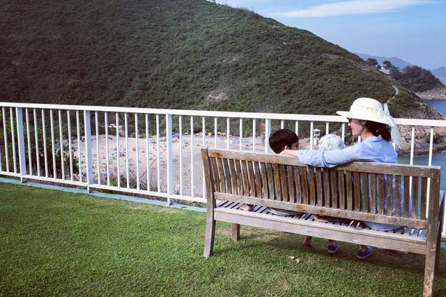 研究显示：女性每天浏览社交媒体一小时会不满自身