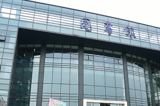 男生一年泡图书馆近1500小时 还经常带女友去自习