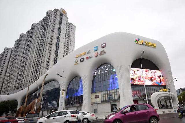 南京实体商业调查：为何开业潮与关店潮齐飞？