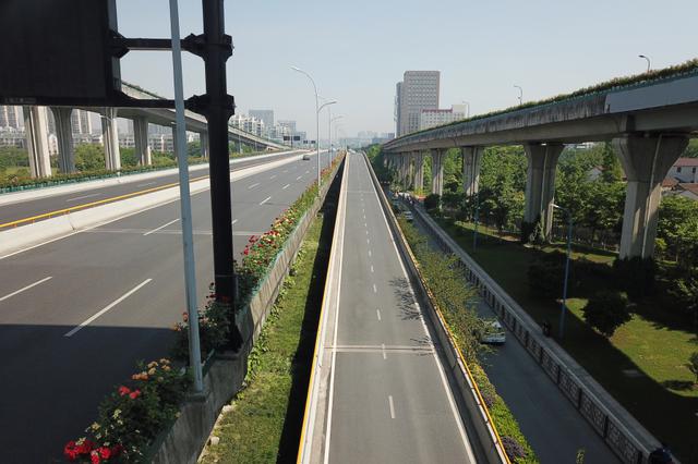 醉酒女孩网约拼车遭“咸猪手” 幸亏司机解围相助