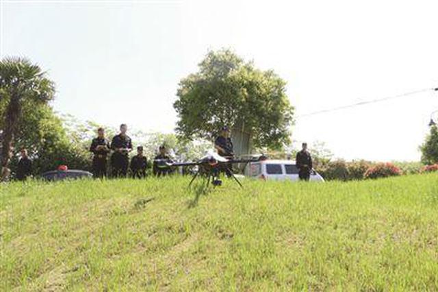 疯牛失控肆虐伤人 溧水警方围堵将其击毙